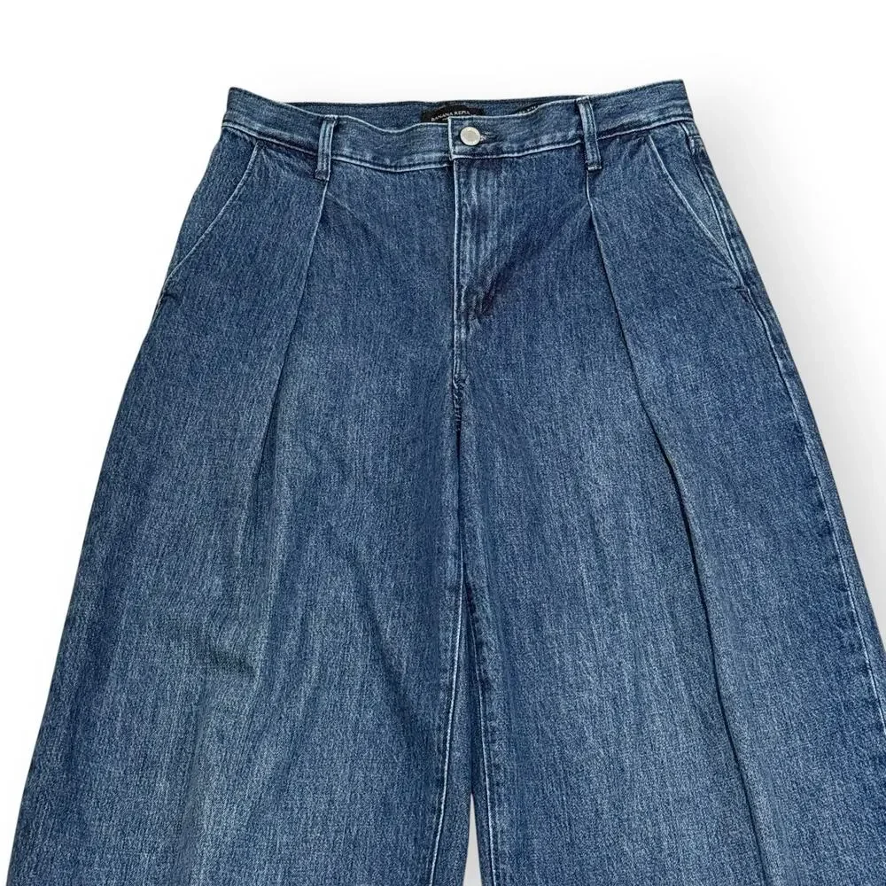 Banana Republic leg opening